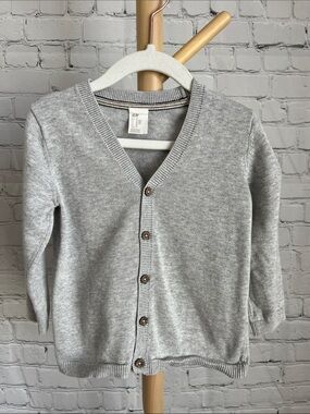 ⭐️⭐️ PICK 5 / $20 H&M Gray V-Neck Button Cardigan